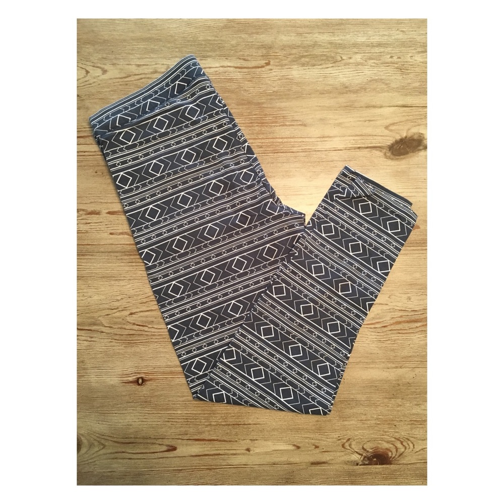 Victoria’s Secret PINK Tribal Print Leggings